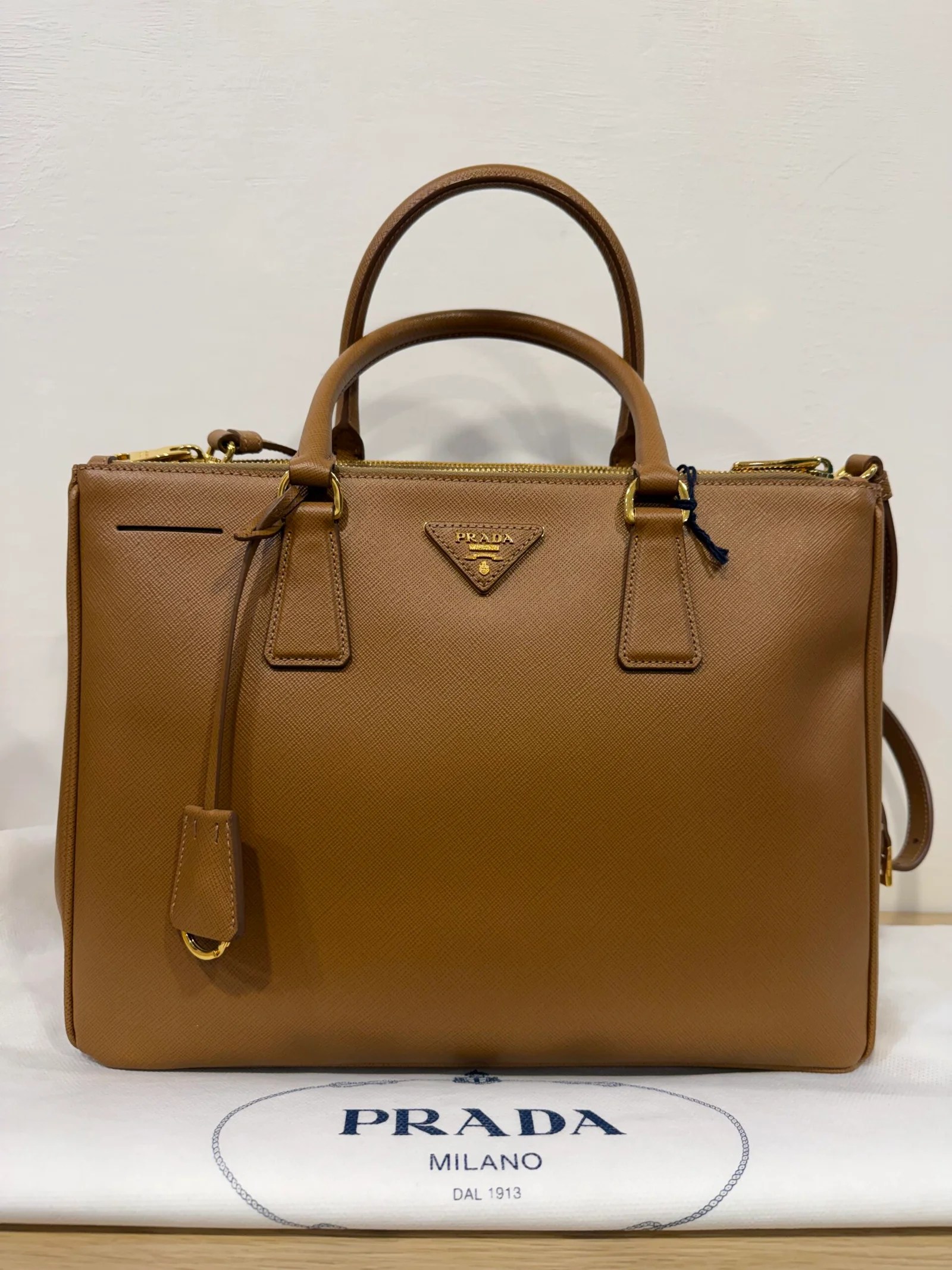 PRADA Galleria Large in pelle Saffiano caramello — DelixGo Luxury Bags