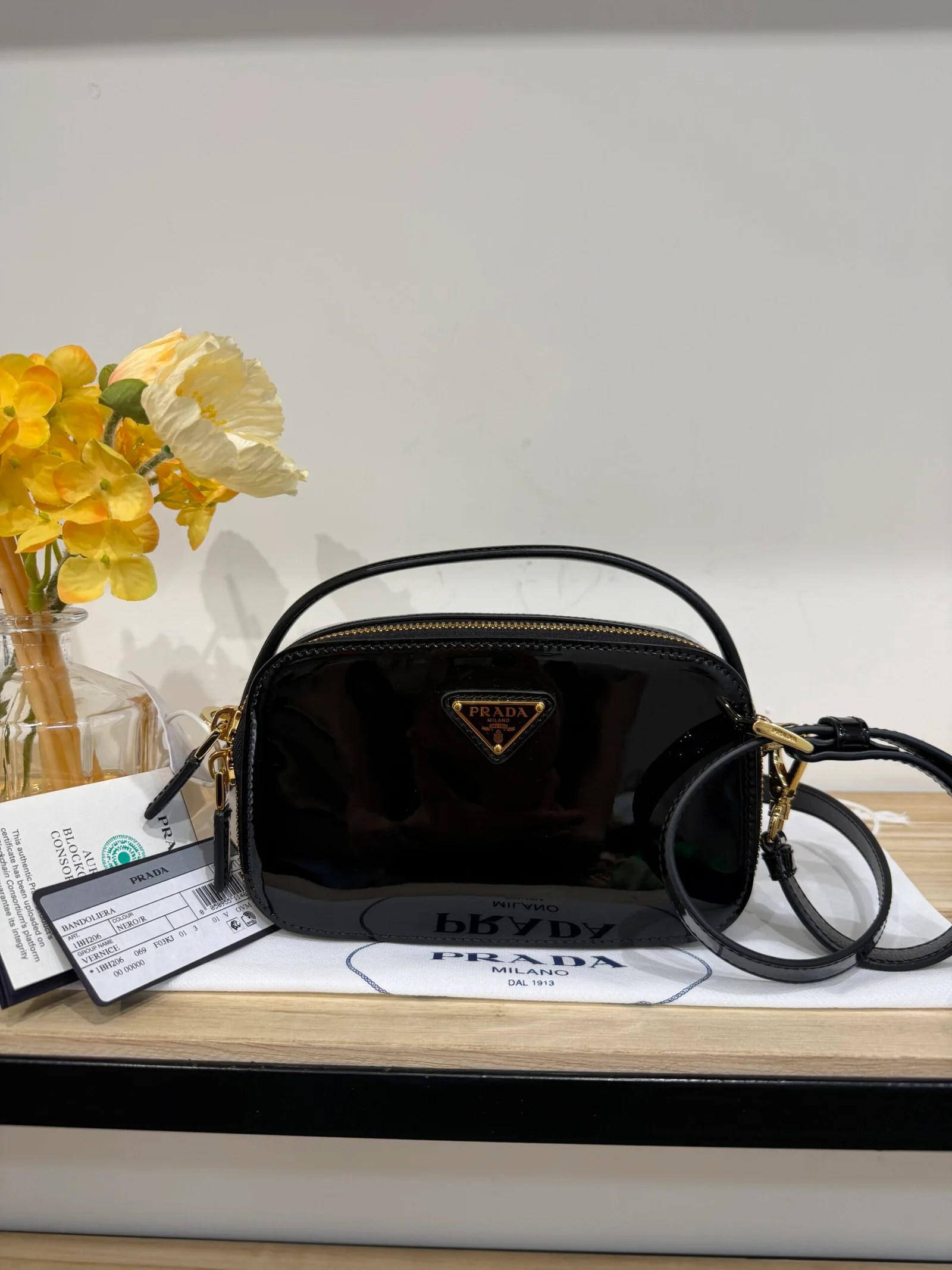 PRADA Odette Mini in pelle Vernis nera — DelixGo Luxury Bags