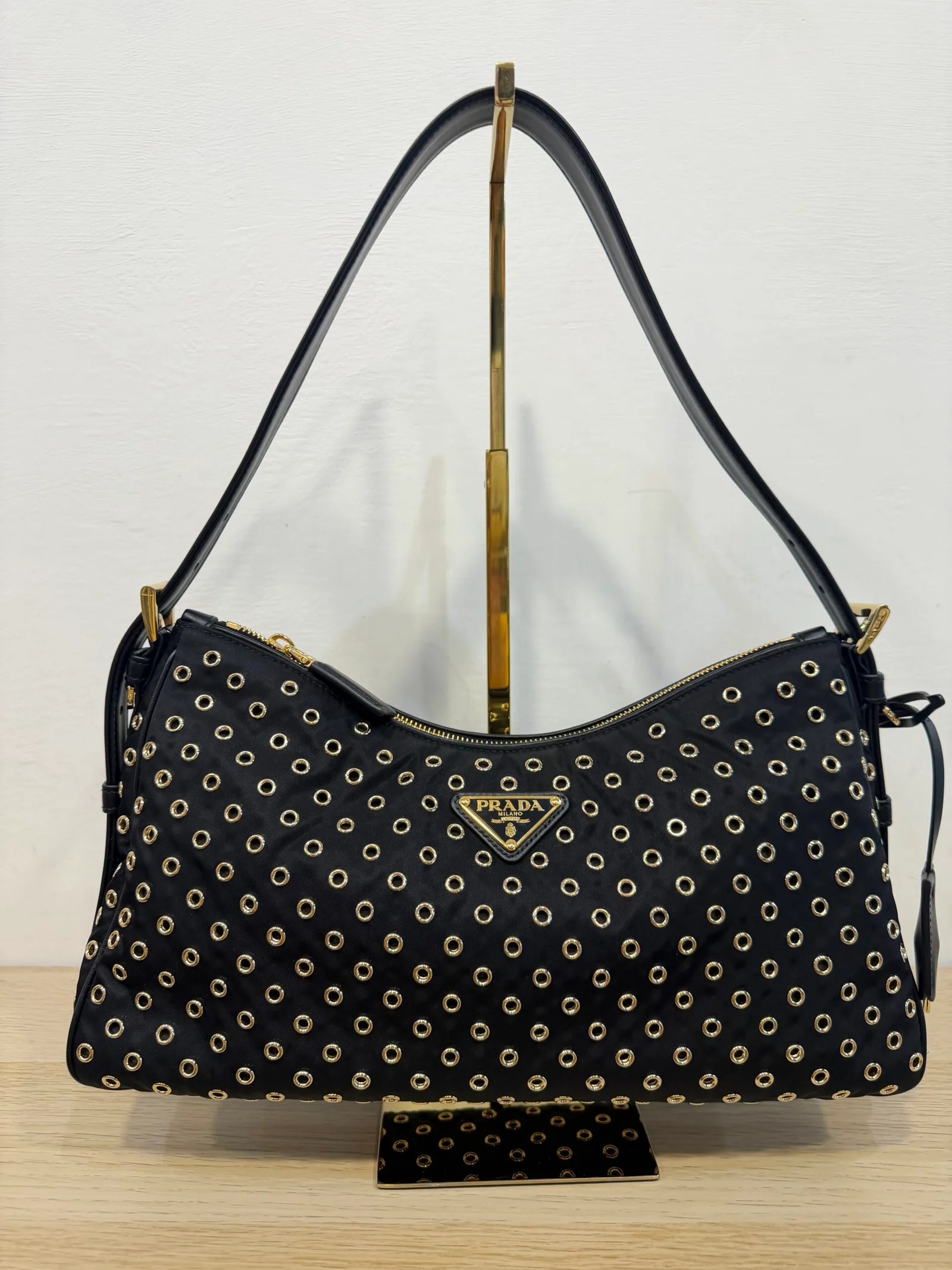 PRADA Aimèe Medium con borchie nera — DelixGo Luxury Bags