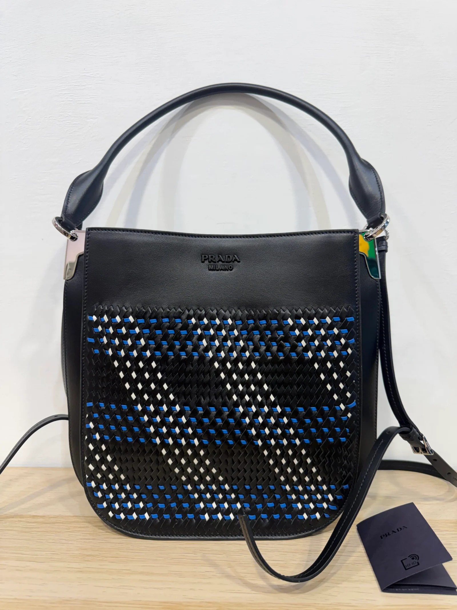 PRADA Margit in pelle nera a disegno geometrico — DelixGo Luxury Bags