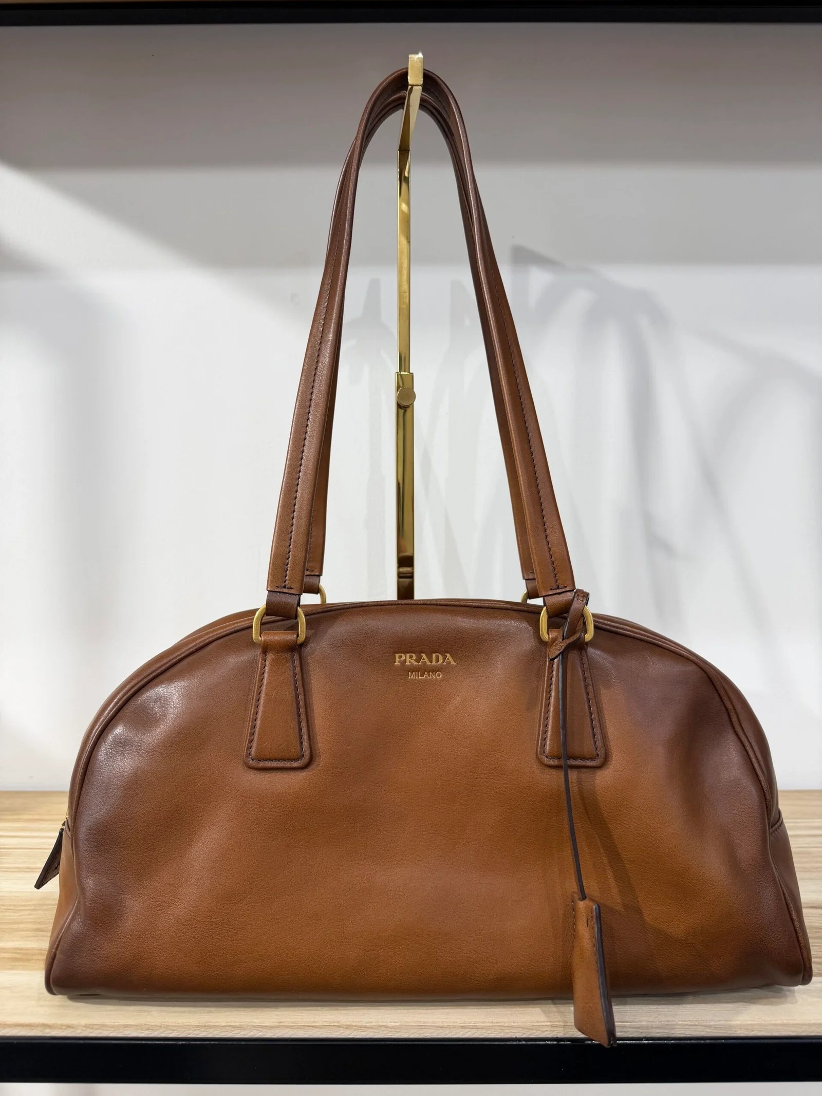 PRADA Bauletto Bowling Medium in pelle invecchiata color cognac — DelixGo Luxury Bags