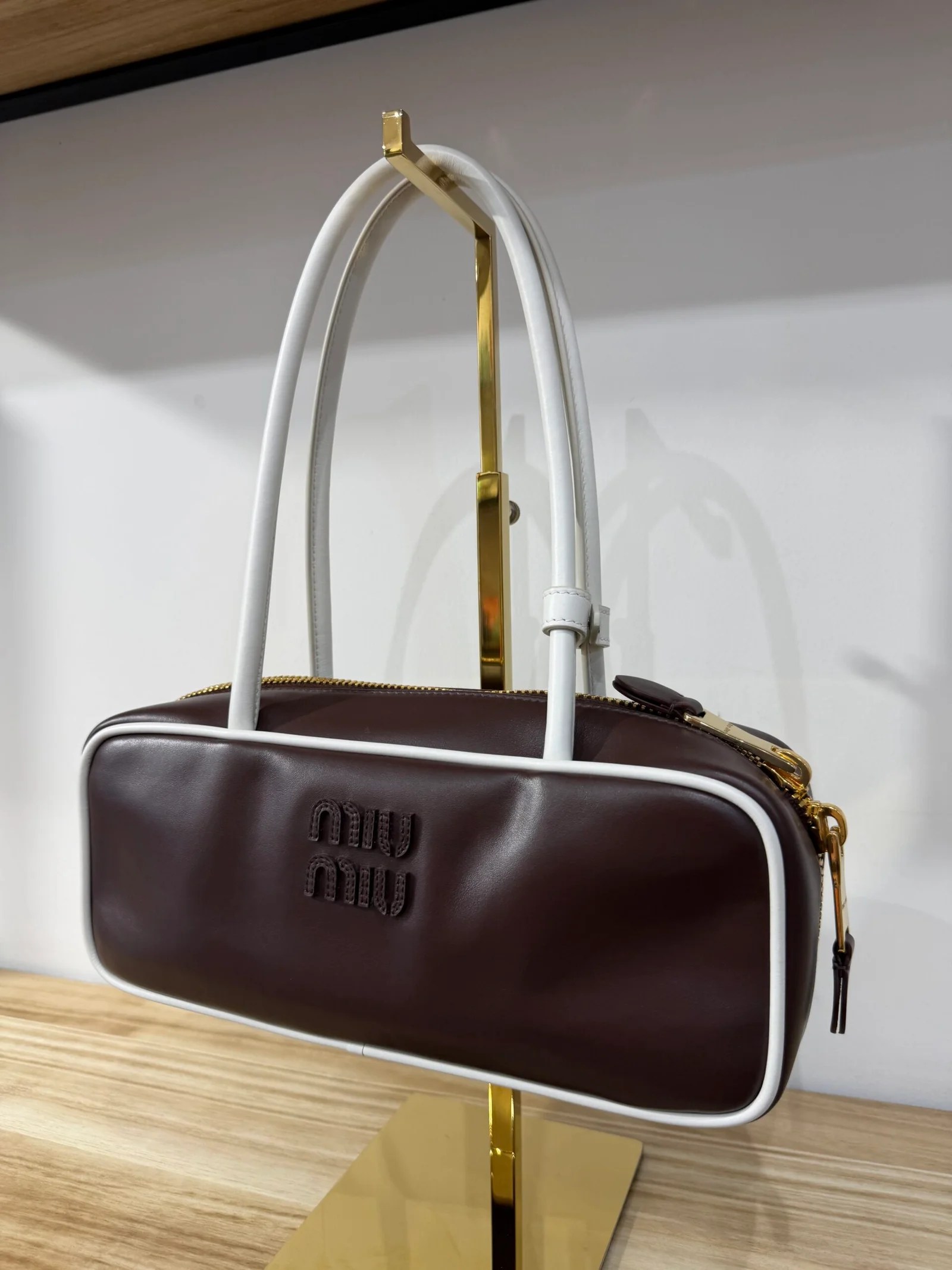 MIU MIU Beau Small in pelle color Radica e Bianco — DelixGo Luxury Bags