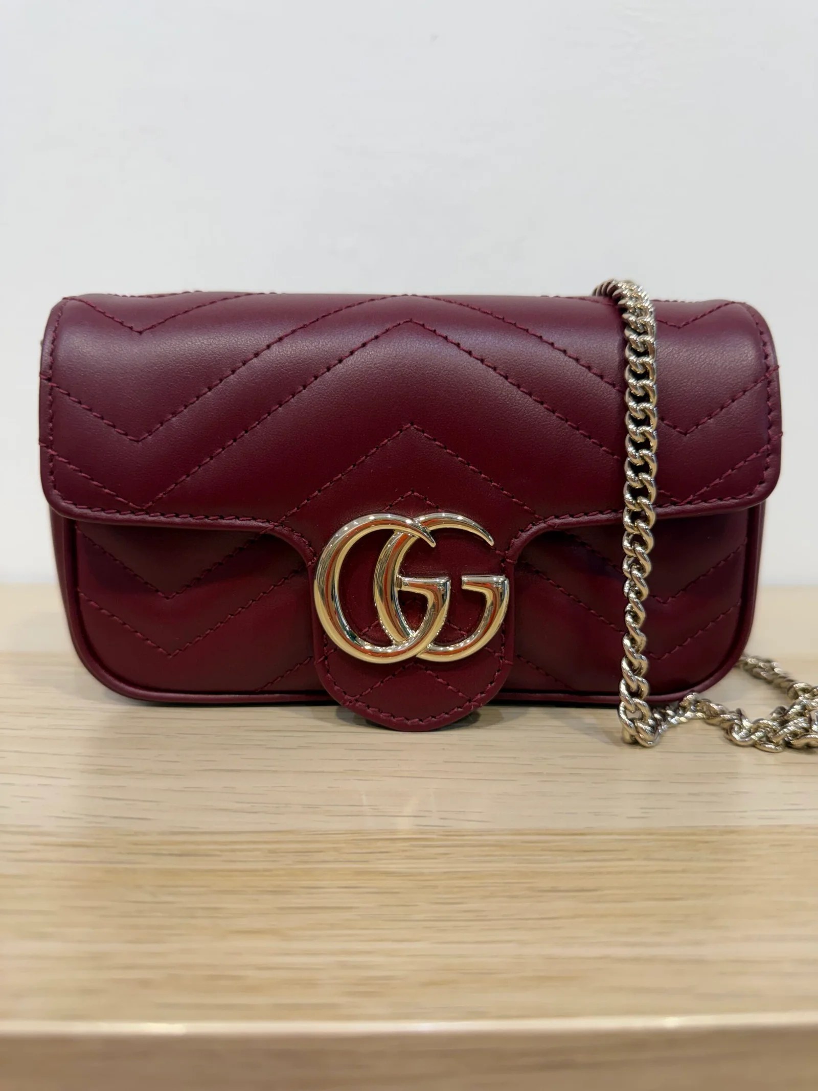 GUCCI Mini Marmont GG in pelle color Rosso Ancora — DelixGo Luxury Bags