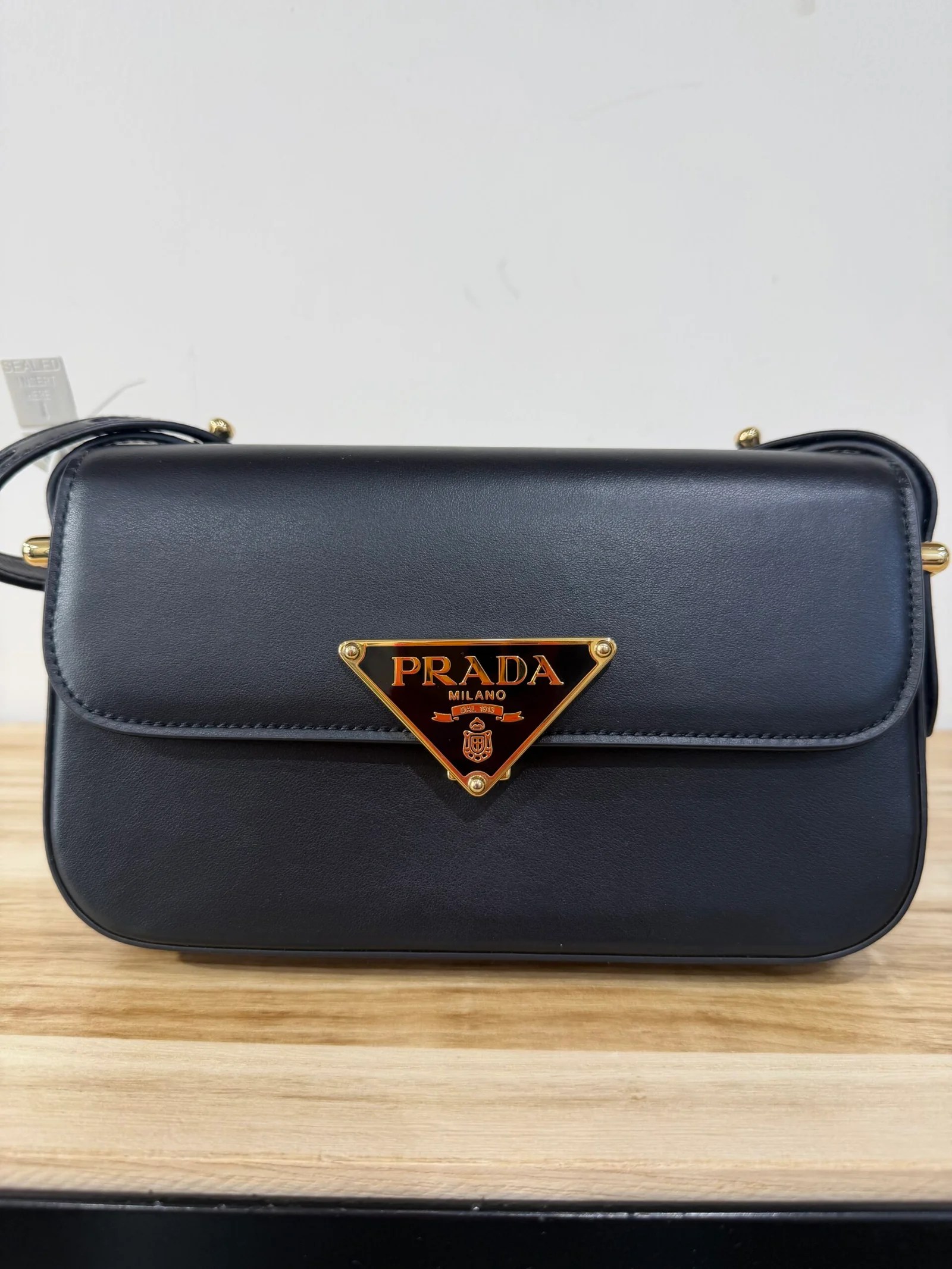 PRADA Pattina in pelle morbida nera — DelixGo Luxury Bags