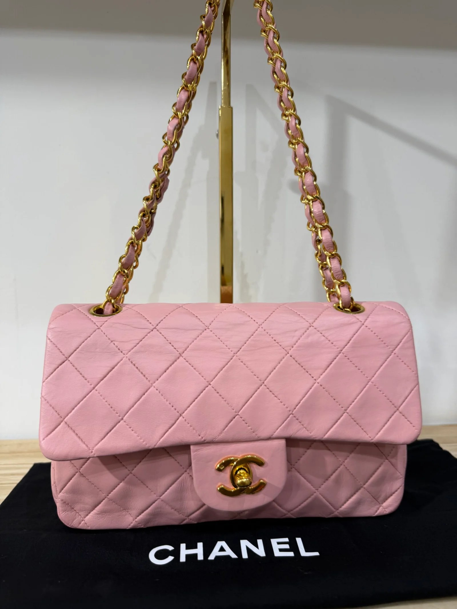 CHANEL Classic Double Flap Small in pelle di agnello rosa — DelixGo Luxury Bags