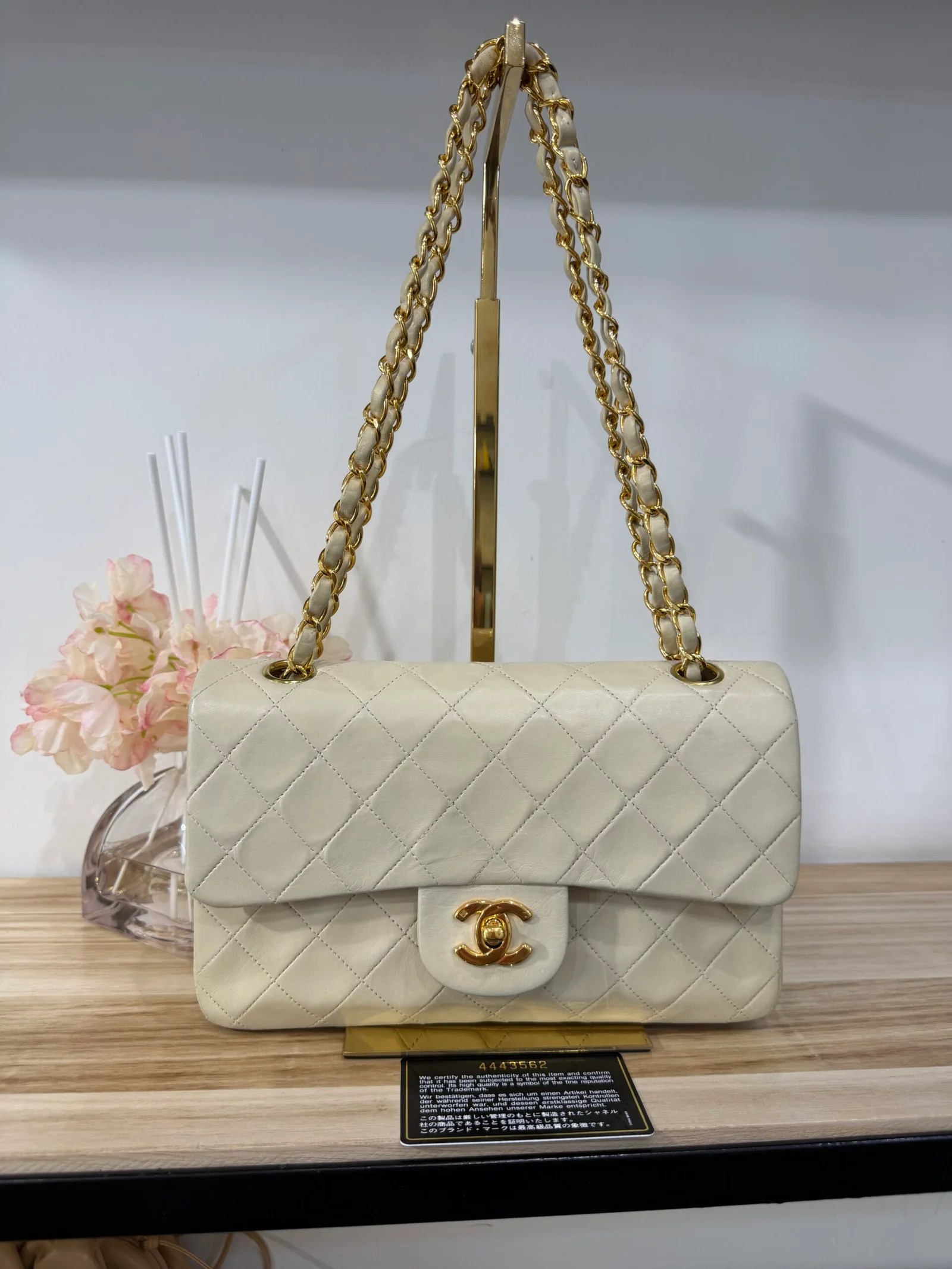 CHANEL Classic Double Flap Small in pelle di agnello beige — DelixGo Luxury Bags