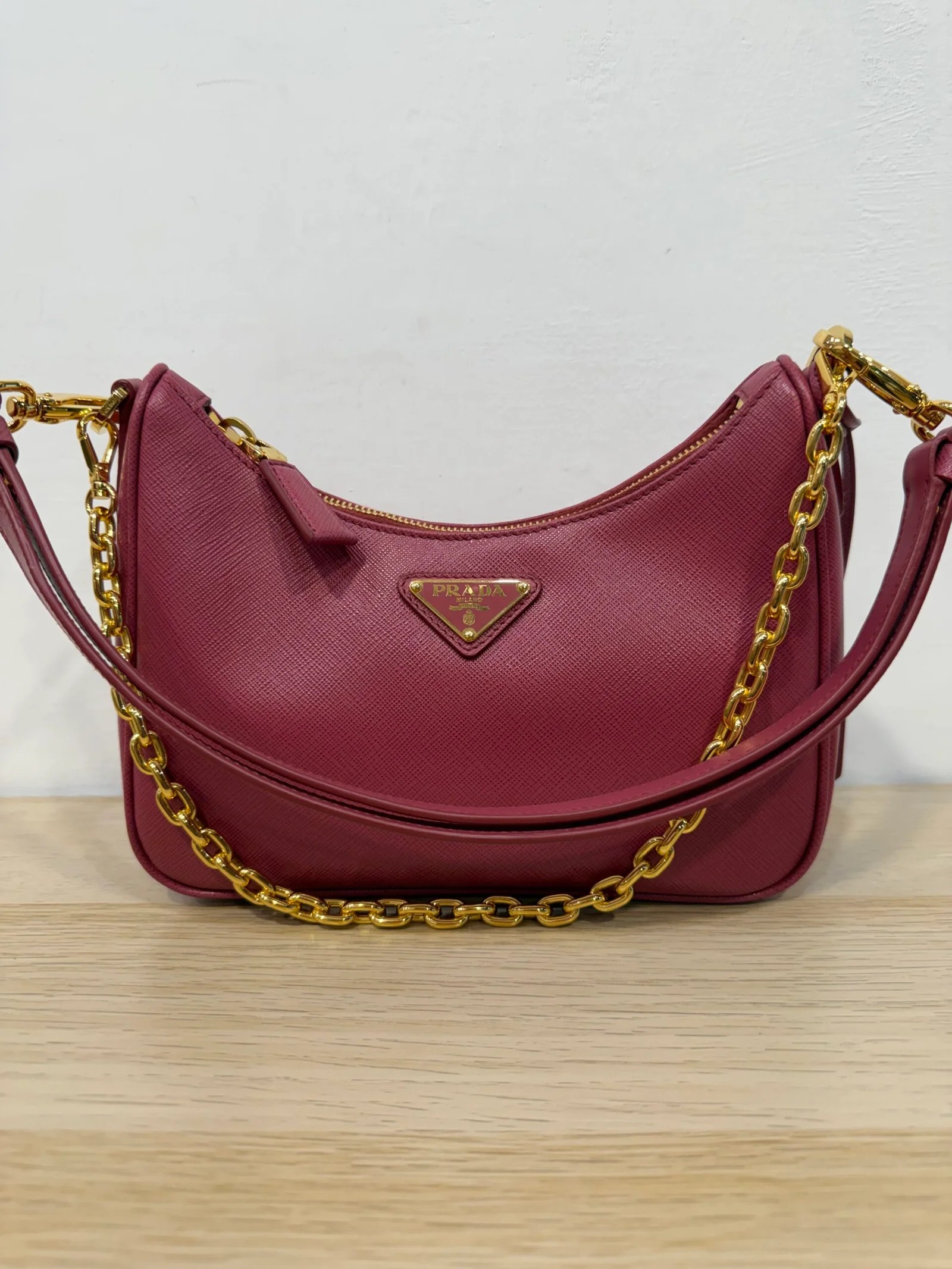 PRADA Re-Edition in pelle Saffiano Lux color Bruyere — DelixGo Luxury Bags