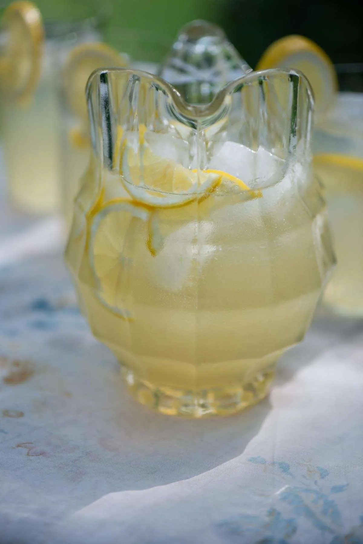 Lemonade: forfriskende dejlig citronlemonade