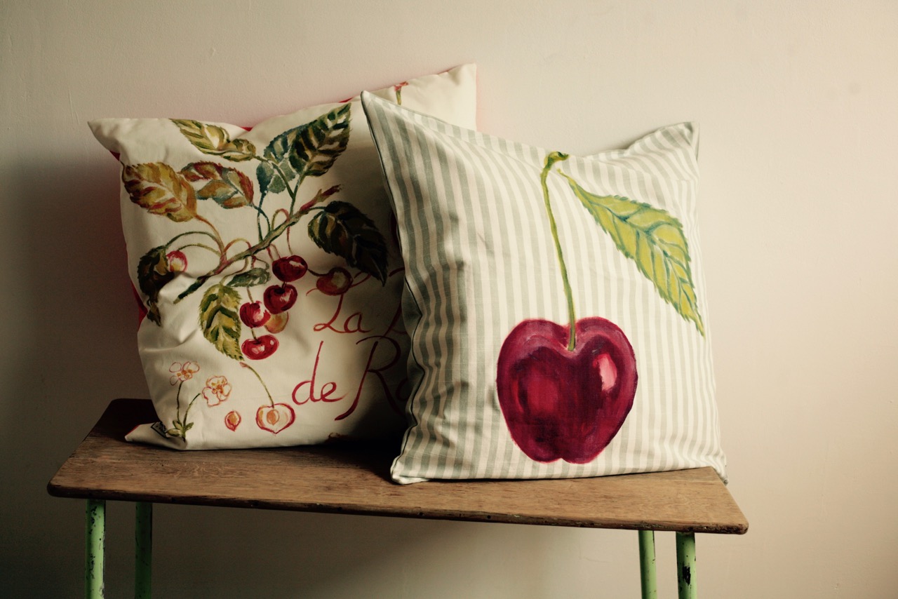 "Cerise rayée" 60x60cm - dessus coton/lin rayé - dessous lin gris - 65€