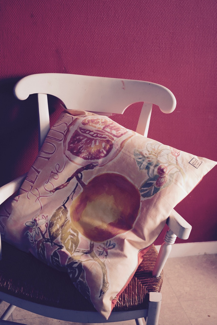 "pamplemousse" - 60x60cm - coton chintz épais - dos coton rose orangé - 65€