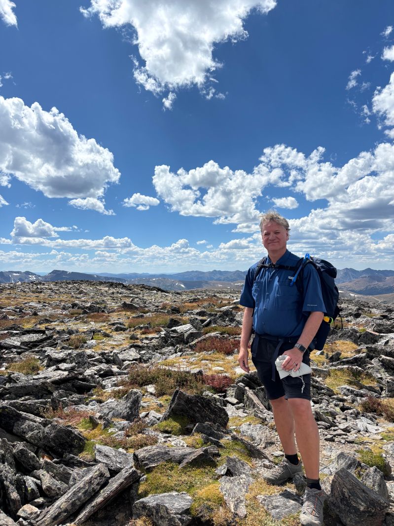 Mark Walker Warkmal On Threads - Retina Dark Illustrations for Desktop