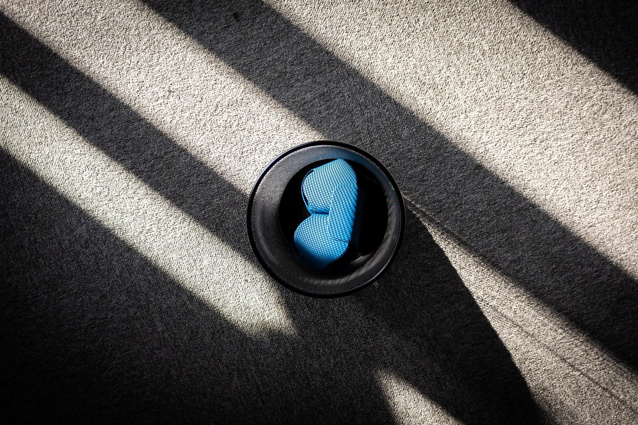 I Abandoned the Stupid AirPods Max Case. This Is What Happened 