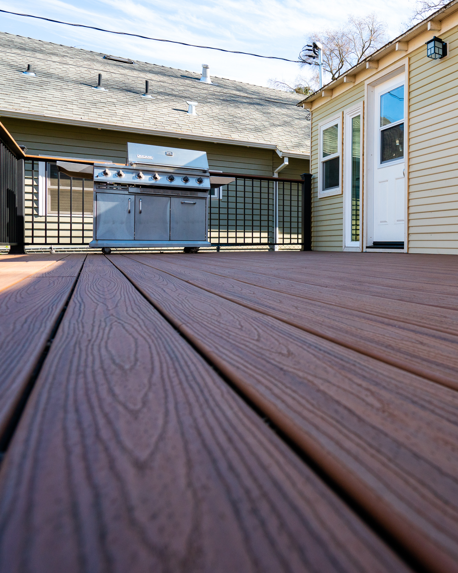 Elevated Trex deck with metal railing, Sacramento, CA