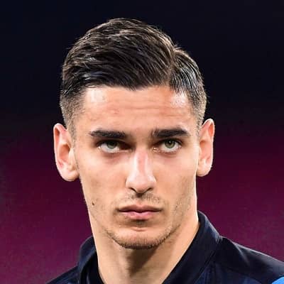 Alex Meret Photostream International Football Football Fans Football David Ospina signed a 5-year 10400000 Arsenal FC.