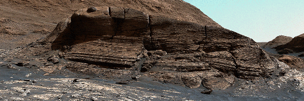 El rover Curiosity Mars de la NASA utilizó su instrumento Mastcam para tomar las 32 imágenes individuales que componen este panorama del afloramiento apodado "Mont Mercou".