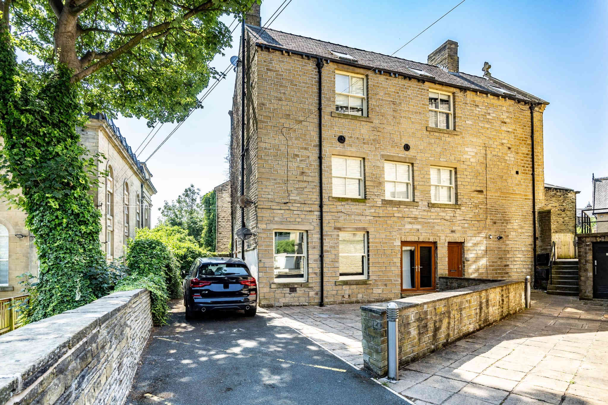 Flat 2, The Coach House, 70 New North Road, Edgerton HD1 5NE