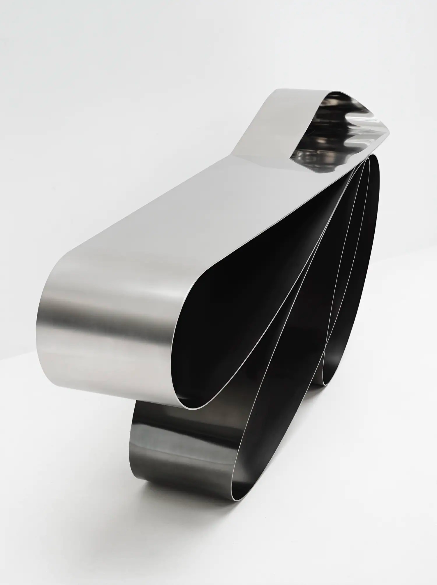 Xavier Lust Eagle console design