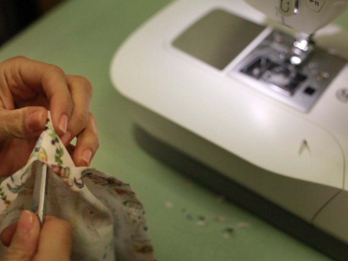 Sewing Cloth Napkins Tutorial: How to Sew Mitered Corners