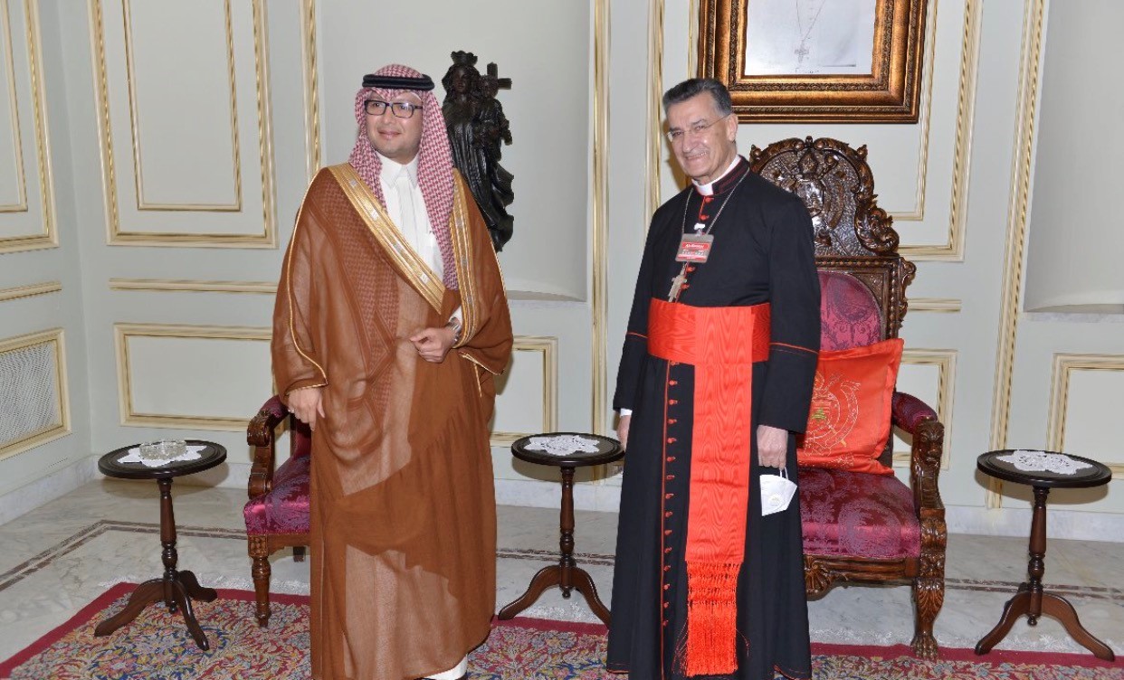 فعلت زيارة السفير وليد البخاري فعلها في عقلنة خيارات بكركي حول المؤتمر الدولي واهدافه