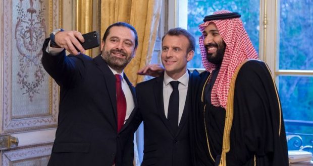 الرئيس ماكرون متوسطا الامير محمد بن سلمان والرئيس سعد الحريري في صورة من الارشيف