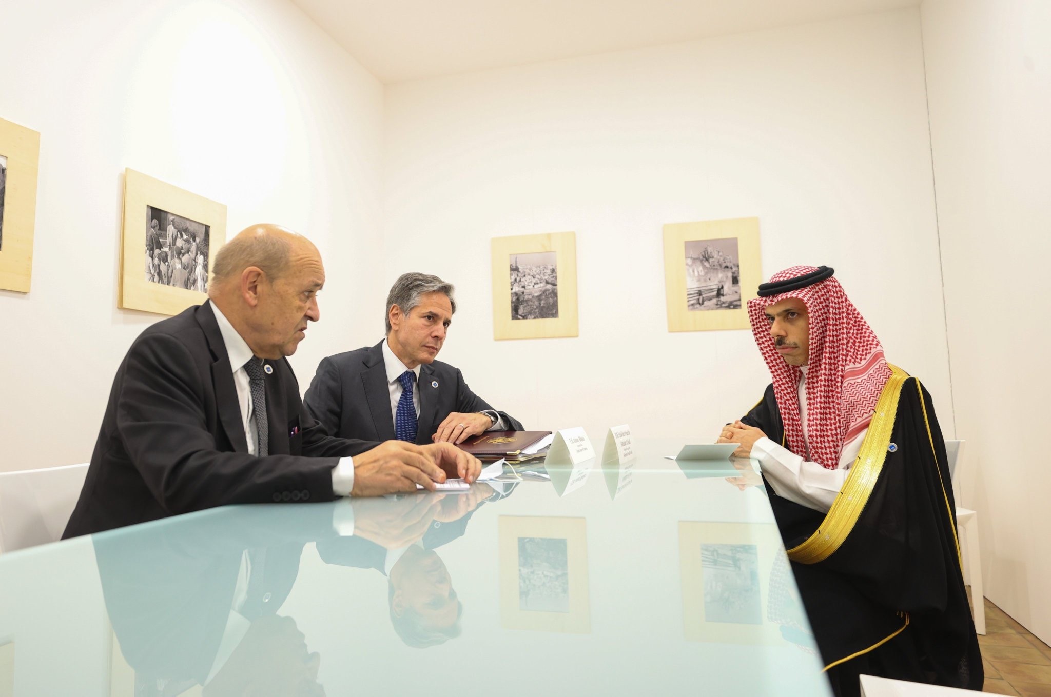 الاجتماع الثلاثي بارقة أمل ولكن...