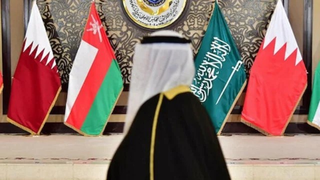 إعادة وصل ما انقطع مع الدول العربية هي المهمة الابرز للرئيس المقبل