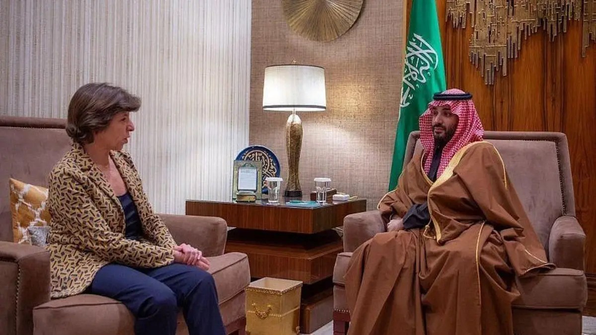وزيرة خارجية فرنسا كاترين كولونا مع ولي العهد السعودي الأمير محمد بن سلمان في صورة من الارشيف