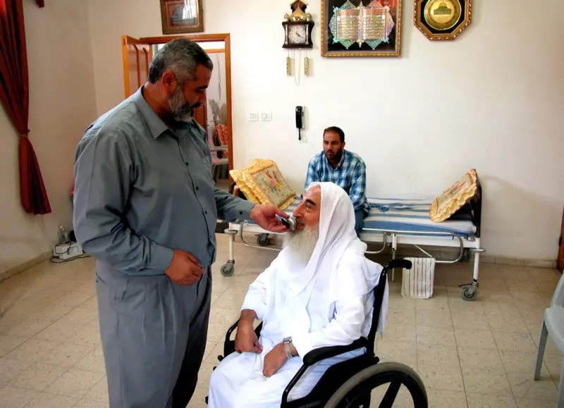 اسماعيل هنية والشيخ احمد ياسين