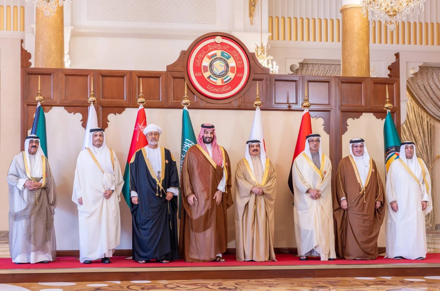 اختُتمت في المنامة، الأربعاء، أعمال القمة الخليجية السادسة والأربعين، في لحظة توصف بـ«المفصلية» مع انتقال دول مجلس التعاون من إدارة الأزمات إلى إعادة صياغة توازنات الأمن الإقليمي، وسط مشهد متحوّل لا يسمح بالمقاربات التقليدية، وتتشابك فيه الحسابات الأمنية مع اعتبارات الاقتصاد والممرات البحرية.