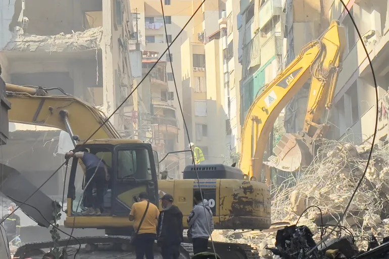 صورة من الدمار في منطقة البسطة أمس