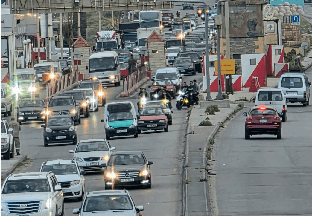 بدأ الجنوبيون بالعودة الى قرهم وبلداتهم منذ فجر اليوم الجمعة في 17 نيسان ، بالرغم من تحذيرات قيادة الجيش ومسؤولين في حركة أمل وحزب الله من أن العودة مبكرة لأن الهدنة قد تكون هشة وهي لعشرة ايام وقد تنتكس