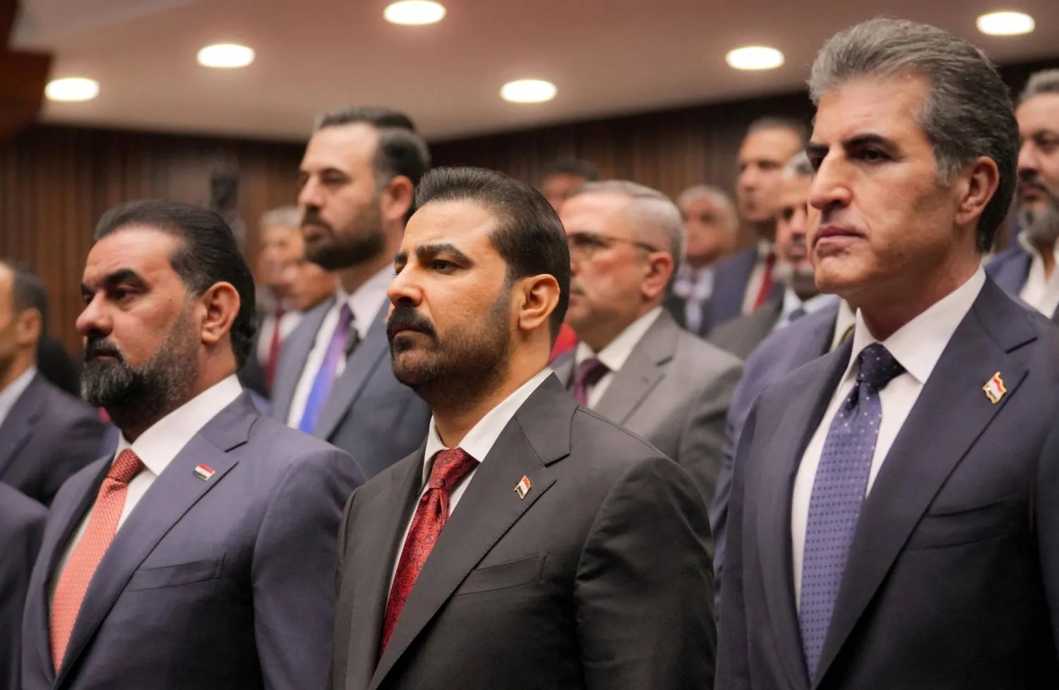 ذلك لا يمكن فصل الاجراءات التي قام بها رئيس الحكومة العراقية علي الزيدي في ما يخص ملف السلاح والفصائل والعلاقة مع إيران عن زيارته إلى الولايات المتحدة واجتماعه بالرئيس الاميركي دونالد ترامب. وبحسب خبير متخصص بالشأن العراقي تحدث إلى موقع "مصدر دبلوماسي" فإن اللقاء "جرى بصورة منفردة بين الزيدي وترامب لنحو ساعة ومن دون وجود أي مساعد عراقي إلى جانب رئيس الحكومة بناءً على طلب ترامب".