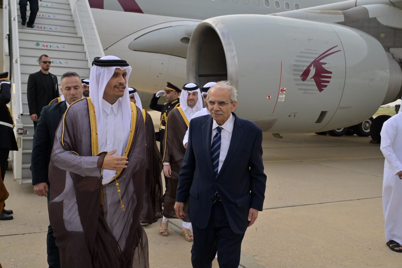 استقبل رئيس مجلس الوزراء نواف سلام، عصر اليوم الخميس، في مطار رفيق الحريري الدولي في بيروت، رئيس مجلس الوزراء وزير الخارجية في دولة قطر الشيخ محمد بن عبد الرحمن بن جاسم آل ثاني، الذي وصل إلى لبنان في زيارة رسمية.