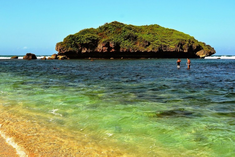 Pantai Sadranan Gunungkidul Jogja