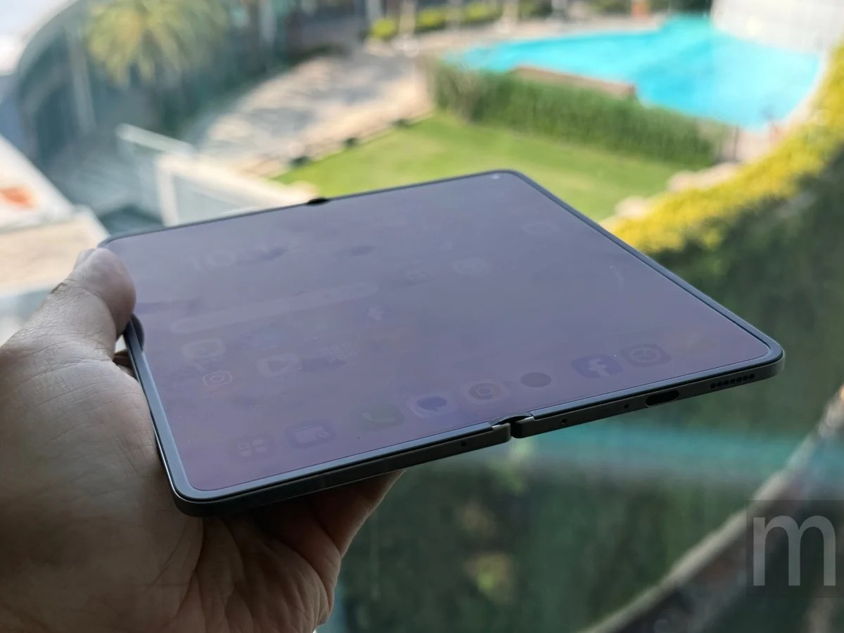 iPhone 摺疊機搭載 3D 列印鉸鏈與無折痕螢幕