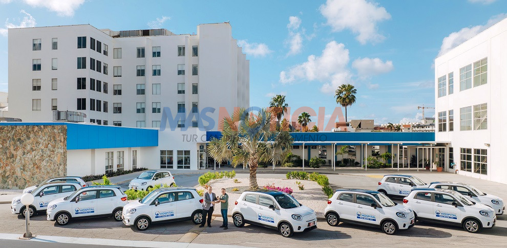 Garage Centraal Aruba ta haci entrega di 10 auto electrico na Horacio Oduber Hospital