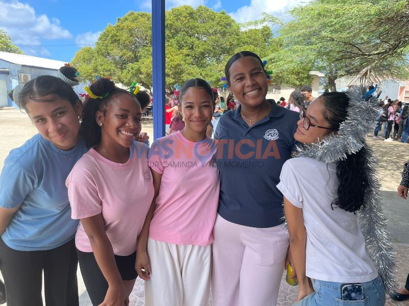 Colegio Arubano por wak bek riba un celebracion di 65 aña sumamente exitoso