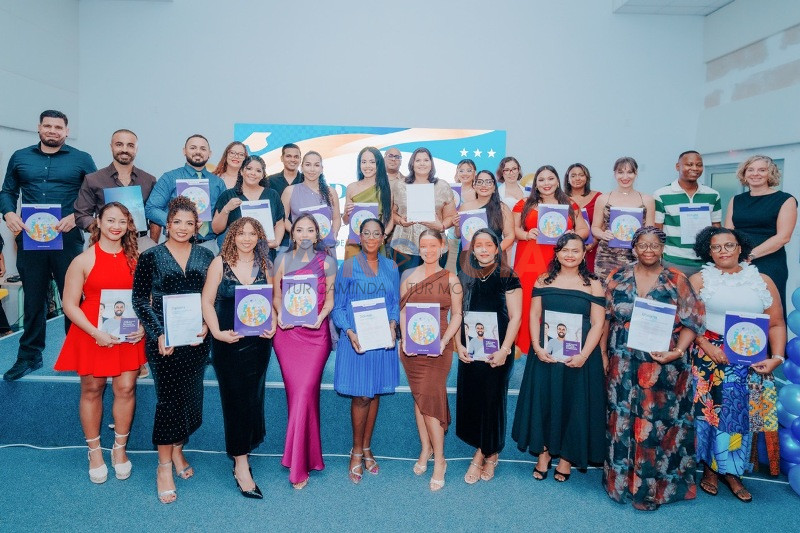 HOH ta celebra graduacion di 29 profesional den cuido