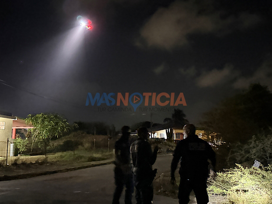 Accion grandi: A perigui auto sospechoso topa cu basta bulto y dos detencion na Juwana Morto