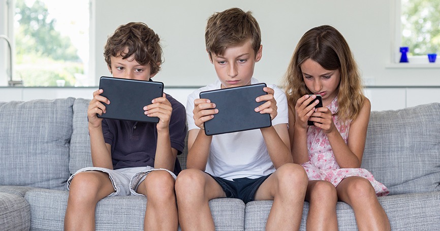 Cuatro consejos para un uso saludable de las pantallas en niños y adolescentes –