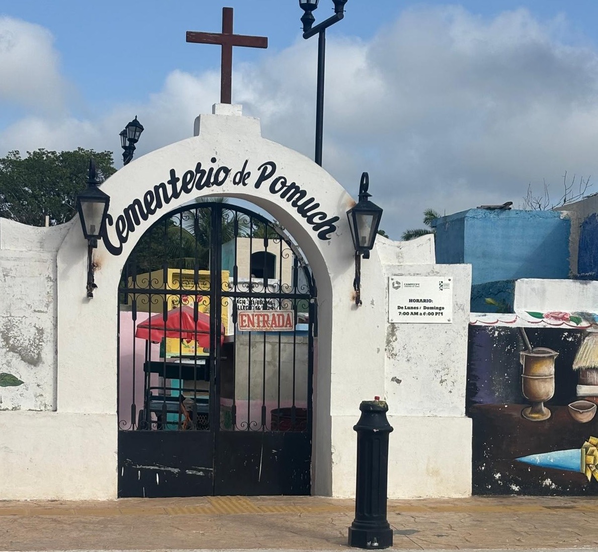 Visitare il cimitero di Pomuch
