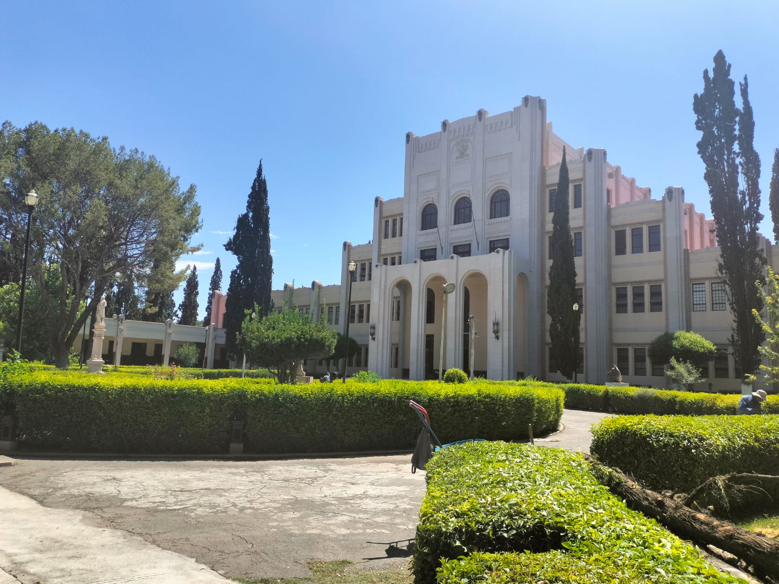 Roban instalaciones del Ateneo 