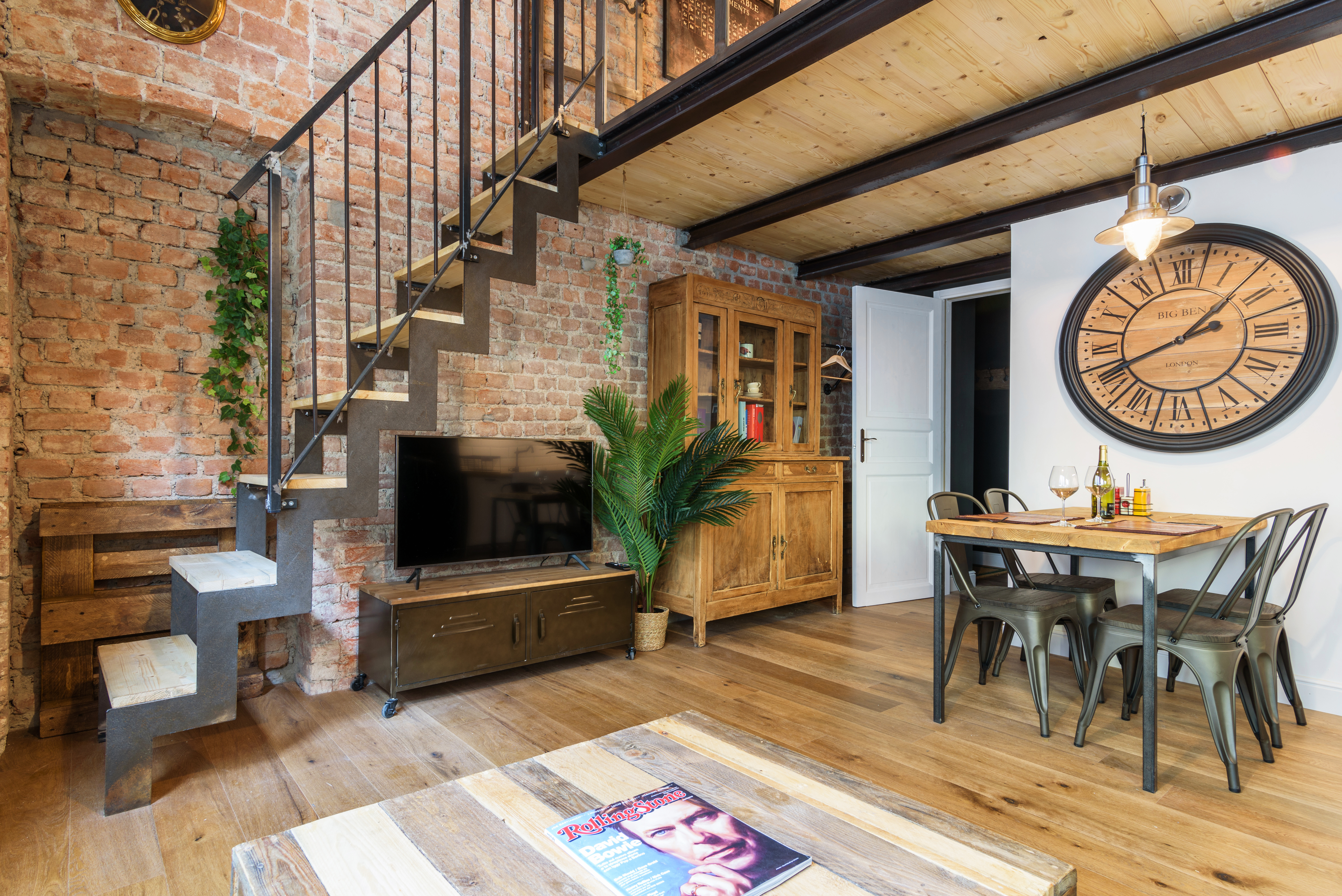 Master Guest contattaci