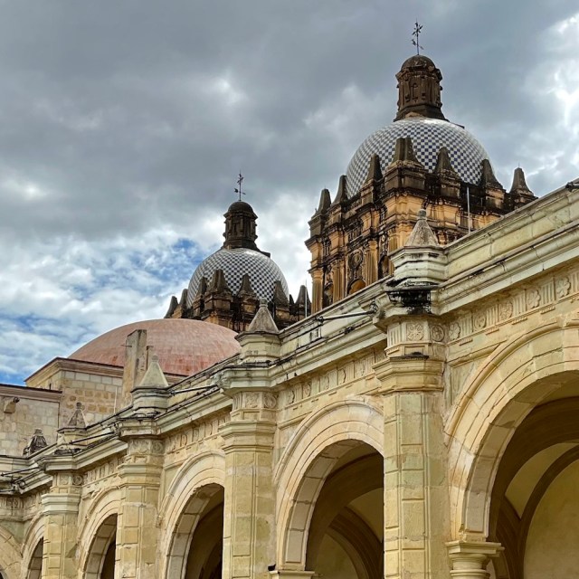 Oaxaca, Santo Domingo, Kopuły wież kościoła
