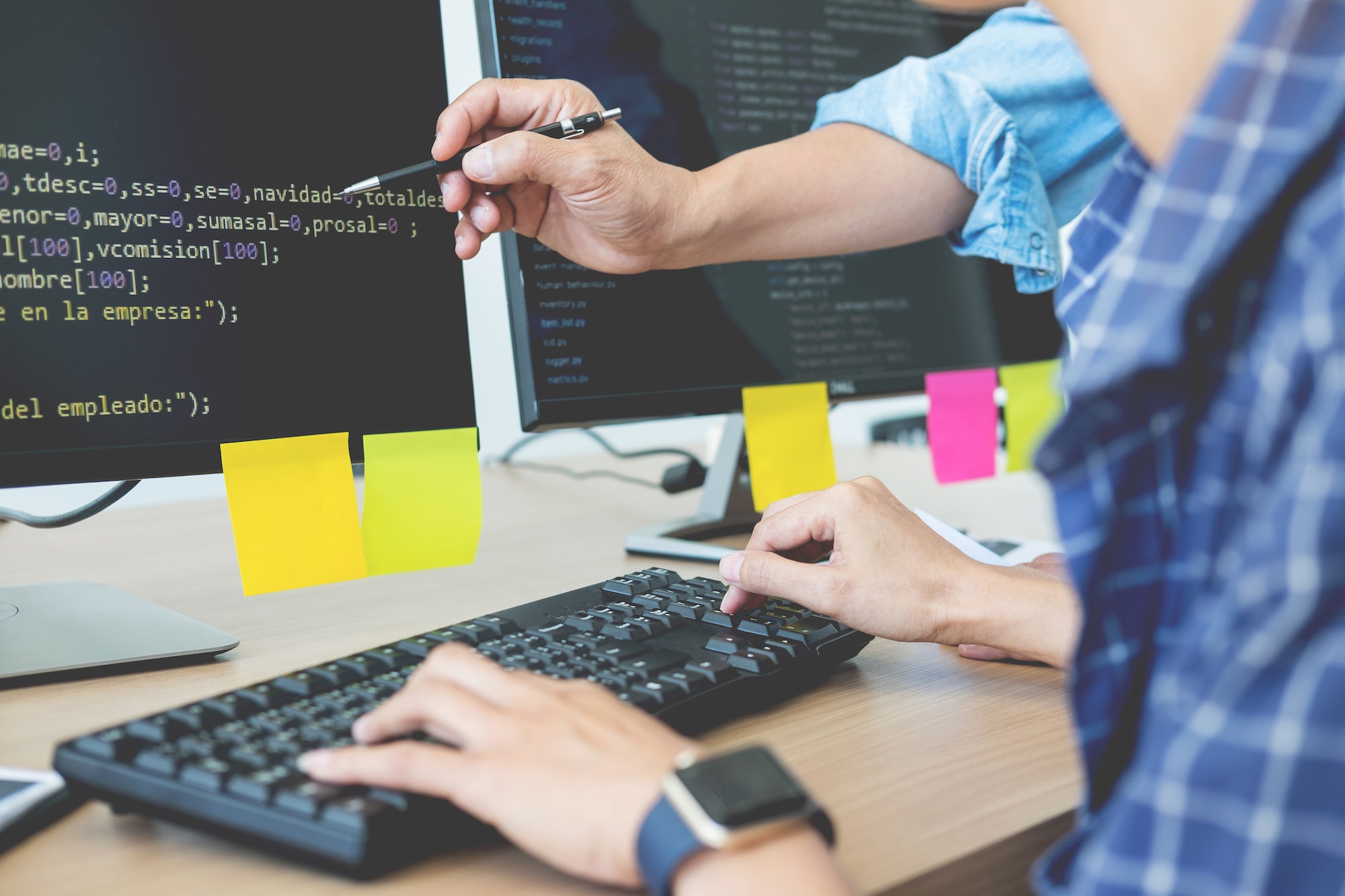 Programmer coding website.