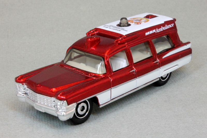 Matchbox '63 Cadillac Ambulance - Notfall-Einsatzfahrzeug Im Maßstab 1:64 (Gold/Weiß)