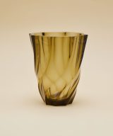 Le vase en verre fumé