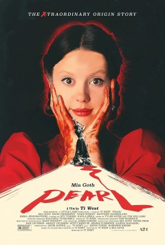 Poster des Films „Pearl“ mit Mia Goth, deren Hände bis zu den Wangen mit Blut bedeckt sind. Der blutrote Schriftzug listet die Details des Films auf, namentlich die Regie von Ti West.