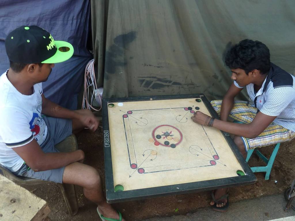 how to play Burmese billiards