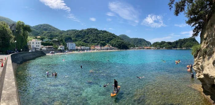 【岩地海水浴場】遠浅で海が超綺麗！シュノーケリングにもおすすめです